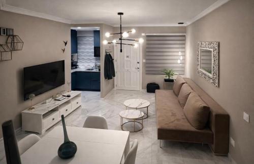 a living room with a couch and a tv at Casa Claudia&Simon in Santa Pola