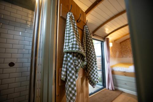 a room with two towels hanging on a door at The Carriage in Kenton