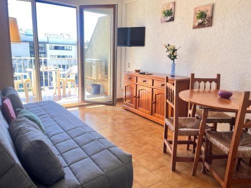 a living room with a couch and a table at Basic Comfort Studio Poblat tipic 0168 in Empuriabrava