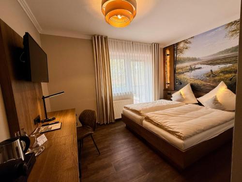 a hotel room with a bed and a painting on the wall at Gasthaus Beinker in Ostercappeln