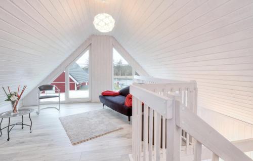 a white room with a couch and a window at Hafenhaus Zerpenschleuse in Wandlitz