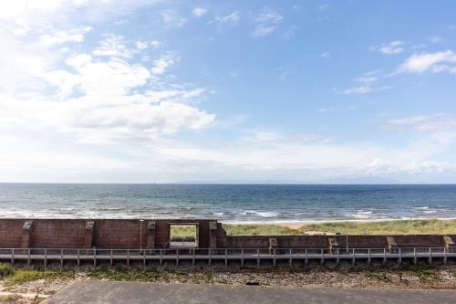 a view of the ocean from the beach at Carrick Retreat - Donnini Apartments in Ayr