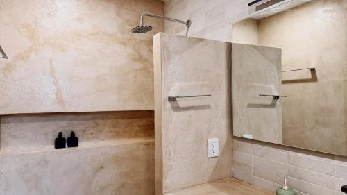 a shower with a glass door in a bathroom at Casa San Martín, Campeche #1 in Campeche