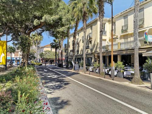 Au coeur de Juan-les-Pins, Magnifique Appartement, Clim, 30m de la Plage photo 12