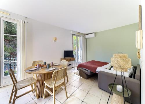 Au coeur de Juan-les-Pins, Magnifique Appartement, Clim, 30m de la Plage photo 5