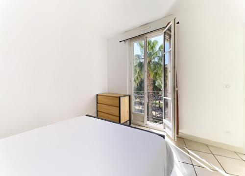 Au coeur de Juan-les-Pins, Magnifique Appartement, Clim, 30m de la Plage photo 14