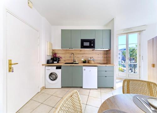 Au coeur de Juan-les-Pins, Magnifique Appartement, Clim, 30m de la Plage photo 20