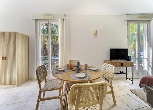 Au coeur de Juan-les-Pins, Magnifique Appartement, Clim, 30m de la Plage photo 23