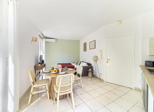 Au coeur de Juan-les-Pins, Magnifique Appartement, Clim, 30m de la Plage photo 24
