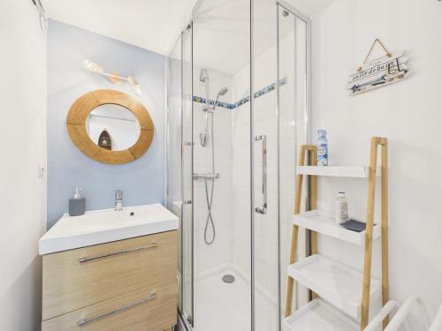 a bathroom with a shower and a sink at Maison avec piscine à 200m de la plage in Saint-Michel-Chef-Chef