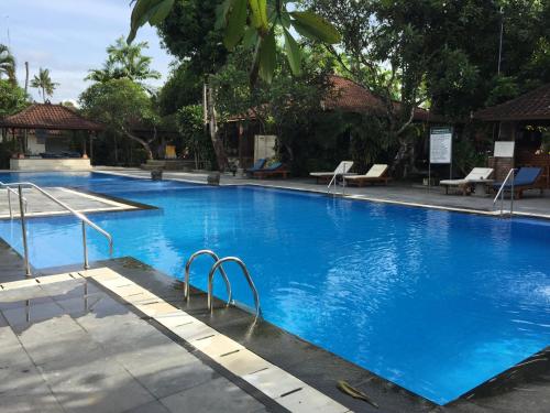 Бассейн в Bumi Ayu Bungalow Sanur или поблизости