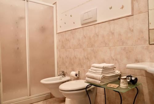 a bathroom with a toilet and a sink at La Primavera B&B in Volterra