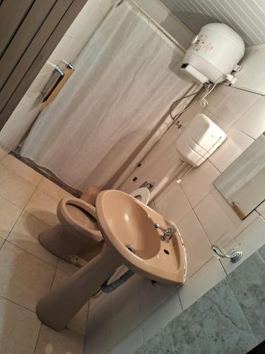 a bathroom with a toilet and a sink at Casita de Florida 2 in Florida