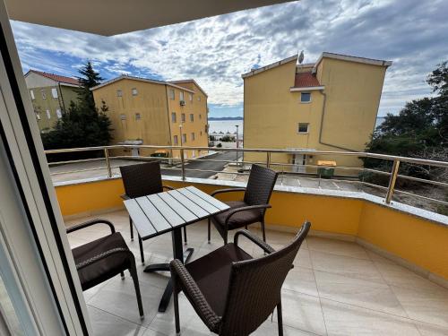 Perissa Apartman