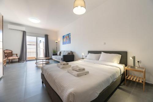 Skyline Studio apartment with balcony