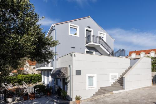 Bacan Serviced Apartments