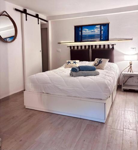 a bedroom with a large white bed with a window at Aqua B7 in Cavo