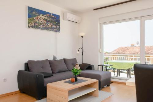 Apartment Sofia with Balcony - 55m2 - 1 KM to the Sea