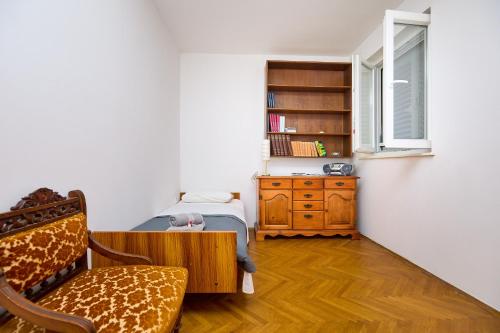 Retro Apartment With Seaview & Garage