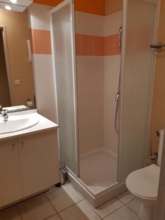 a bathroom with a shower and a sink at Résidence Lagrange Vacances Le Mas de Torreilles in Torreilles