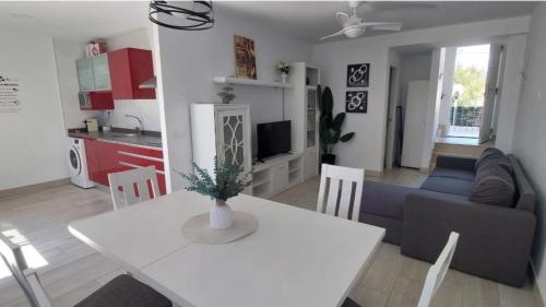 Chalet con piscina comunitaria y vistas al castillo en Peñiscola-3 terrazas-WIFI-parking