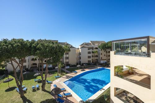 Amazing 4Br Apart. Parking, Pool, Close to the Sea