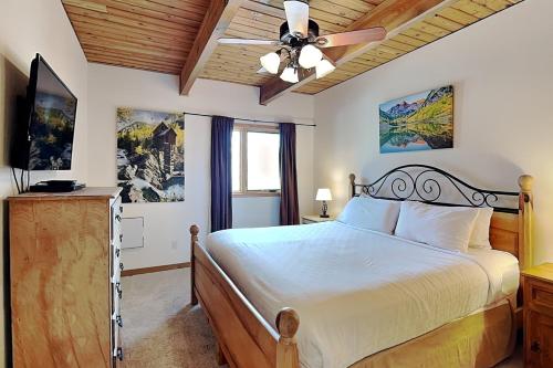 Timberline Condominiums 1 Bedroom Standard Unit B2B photo 2
