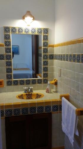 a bathroom with a sink and a mirror at Habitacion Mar in Puerto Escondido
