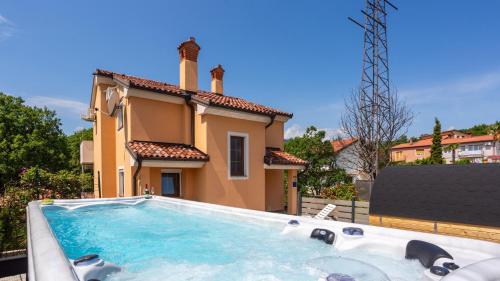 House Luka by Villas Guide