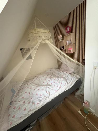 a bed with a hammock in a room at Rolig base under smukfest in Skanderborg