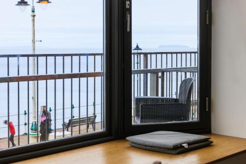 Luxury 1BR Seafront Apartment photo 18