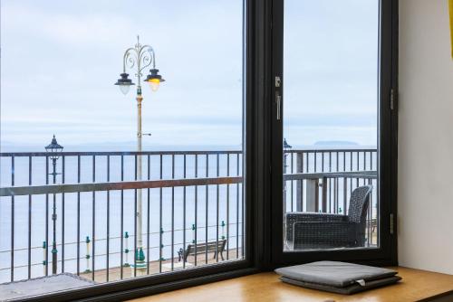 Luxury 1BR Seafront Apartment photo 16