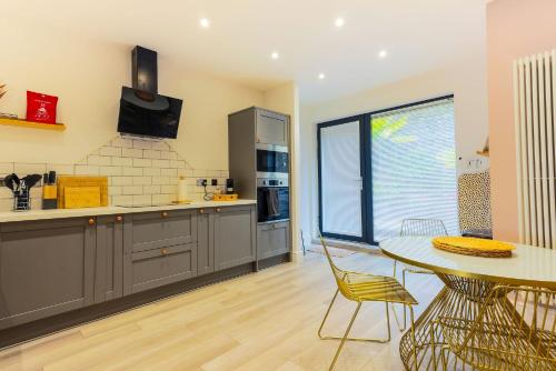 Luxury 1BR Seafront Apartment photo 7