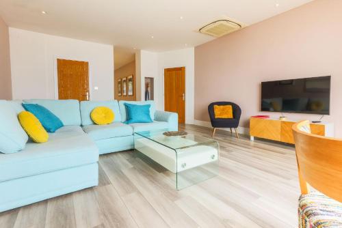 Luxury 1BR Seafront Apartment photo 15