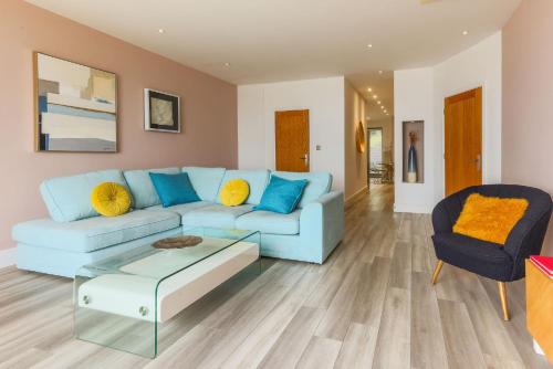 Luxury 1BR Seafront Apartment photo 25