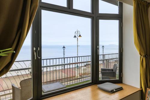 Luxury 1BR Seafront Apartment photo 36