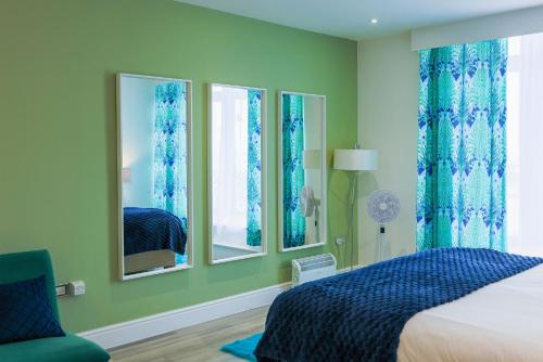 Luxury 1BR Seafront Apartment photo 42