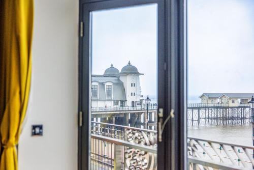 Luxury 1BR Seafront Apartment photo 67