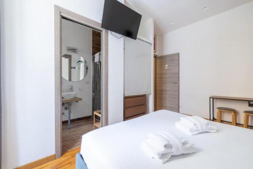 Bright Room - Private Bath - Center of Rome