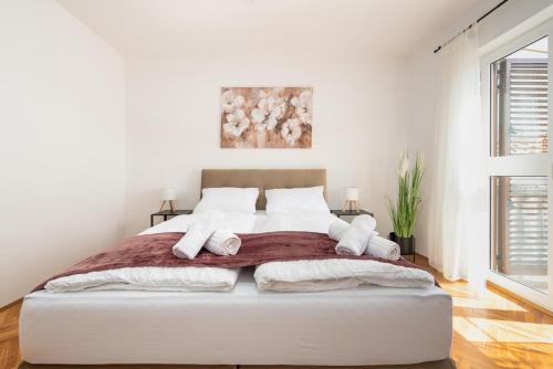 Laguna Apartments