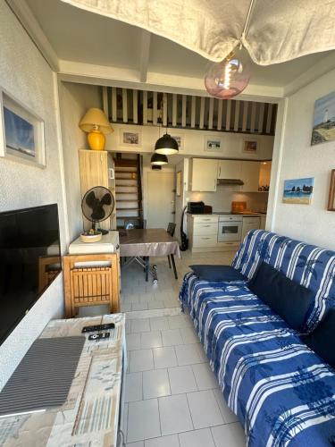 T3 CLIMATISE 40m2 Piscine Parking PRIVE 2 Chambres Secteur falaises 50 m de la plage Proche centre-port 4 Personnes