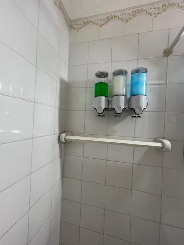 a bathroom with two cups on a tiled wall at Dulce Hogar 2 in La Banda