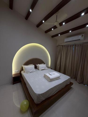 a bedroom with a large bed with an arch above it at Jacuzzi Escape Retreat in Kolshet