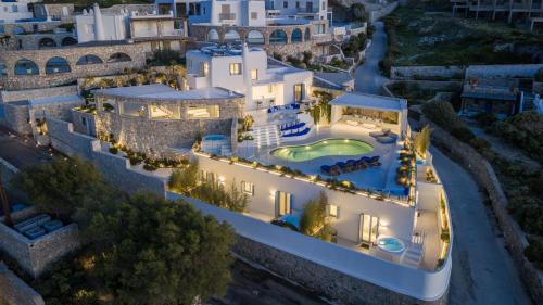 Villa Kiya - Beachfront Villa with Mykonos Town and Sunset Views