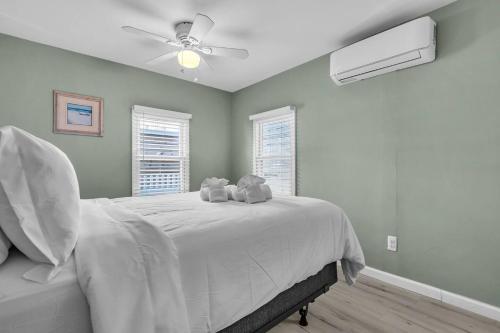 a bedroom with a bed with two stuffed animals on it at Fast Wi-Fi | Linen & Towel | Coffee | Prof Cleaned in Seaside Park