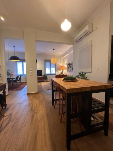 Elegant apartment in the heart of Exarchia