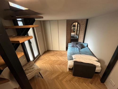 CasaRavizza Milano-elegance & privacy- Fast WiFi- 4min shopping at Corso Vercelli near Duomo & 8min City Life Shopping District