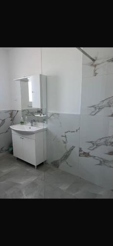 Rados Villa Flora