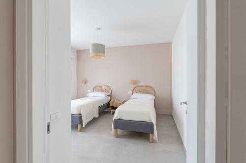 two beds in a hospital room with white walls at Villa Novelli - YourPlace Abruzzo in Fossacesia