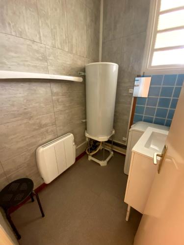 a bathroom with a water tank and a sink at Splendide, FACE MER avec place de parking PRIVEE in Berck-sur-Mer
